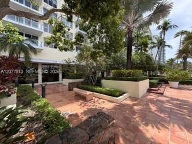 Building Photo - 5600 Collins Ave