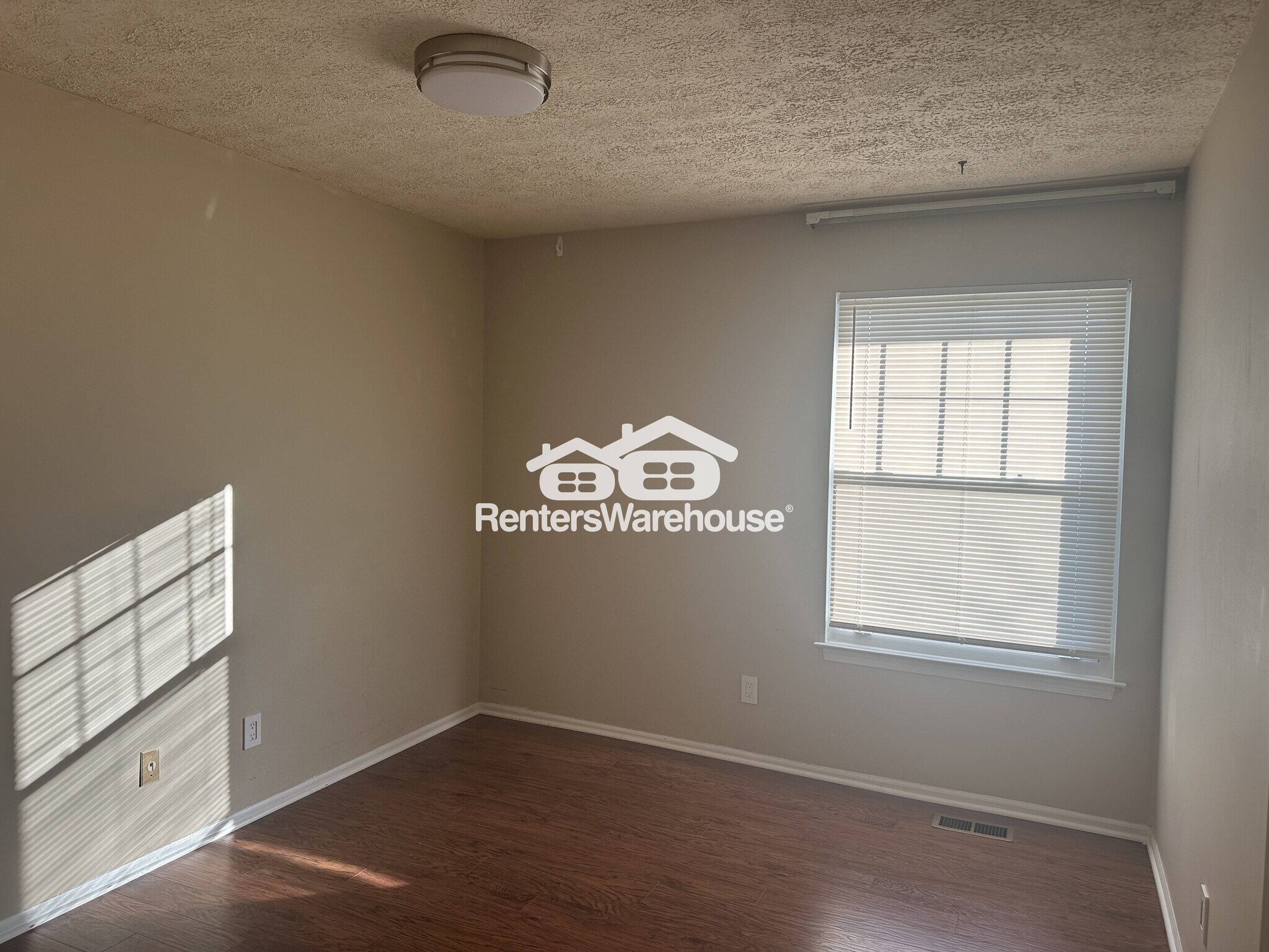 Building Photo - 2 Clipstone Ct