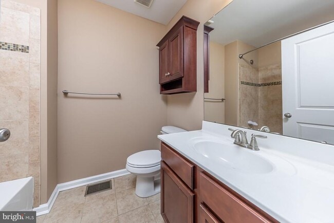 Building Photo - 122 Winterberry Way