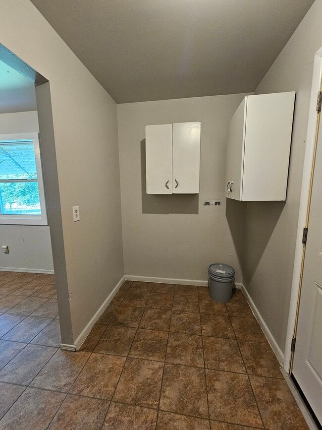 Building Photo - 3 BED | 1 BATH | SINGLE-LEVEL HOME | NORTH