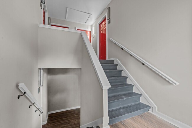 Building Photo - Experience Modern Living: Newly Renovated 1 Bed, 1 Bath Apartment Coming Soon!