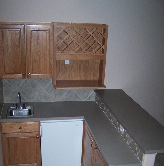 Building Photo - 2361 Craycroft Dr