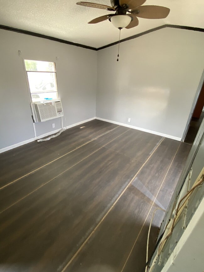 Building Photo - MOBILE HOME FOR RENT