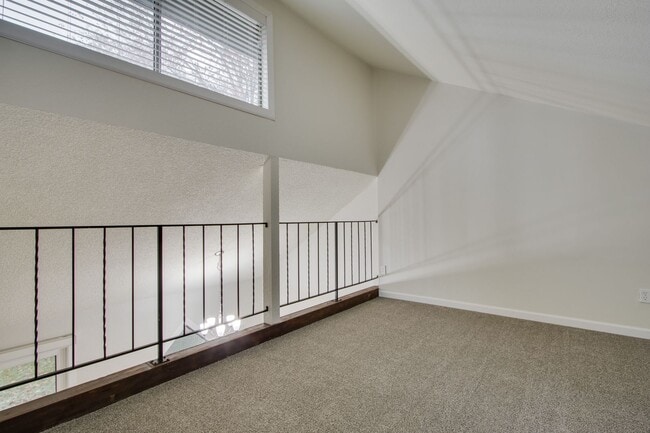Building Photo - Crestline Triplex