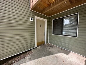 Building Photo - Downstairs unit NO CARPET ON GOLF COURSE!!!