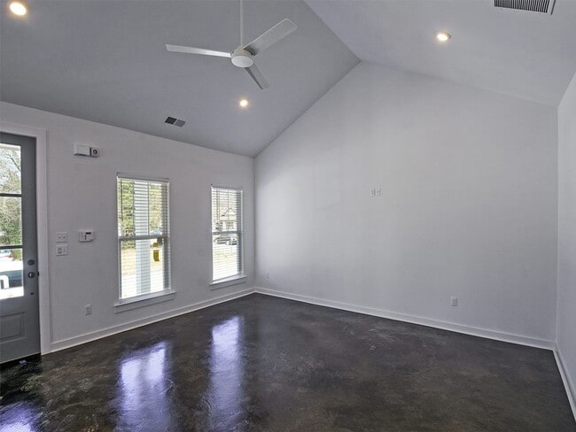 Building Photo - 4 bed, 2 baths near U of M  built 2020  ca...