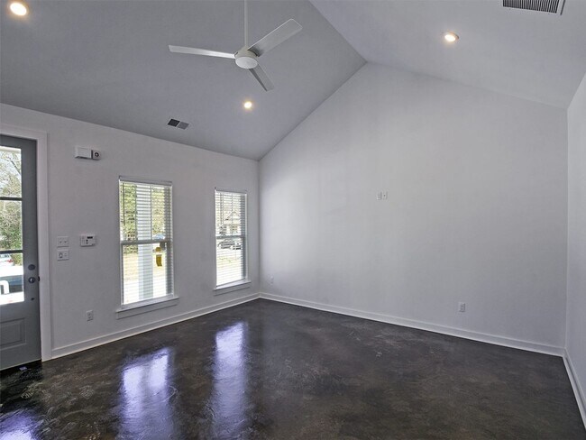 Building Photo - 4 bed, 2 baths near U of M  built 2020