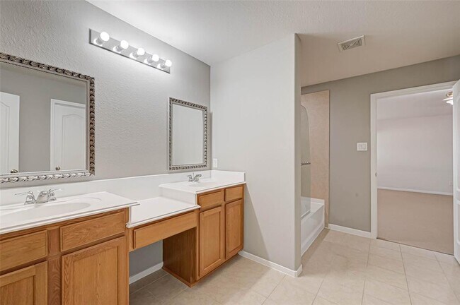 Building Photo - 502 Mornington Ln