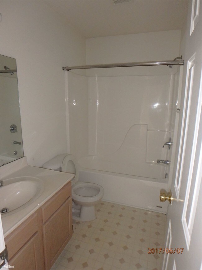 Building Photo - 2 br, 2 bath Duplex - Fox Hollow Subdivision