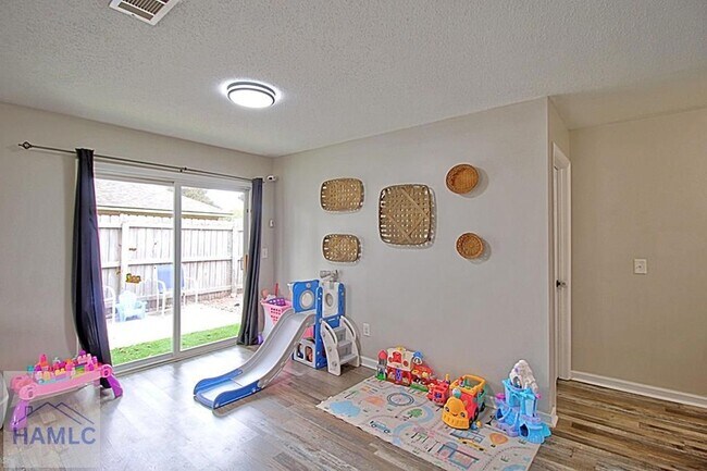 Building Photo - 1567 Pendleton Dr