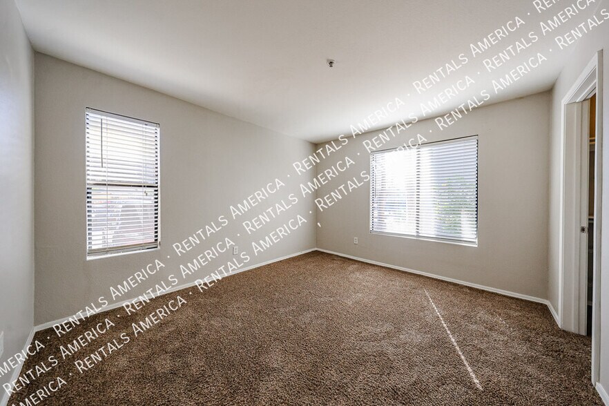 Building Photo - 2025 E Campbell Ave