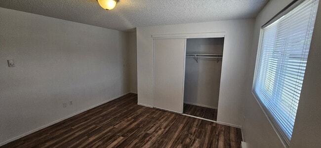 Building Photo - "Charming 3-Bed Duplex with Cozy Fireplace...