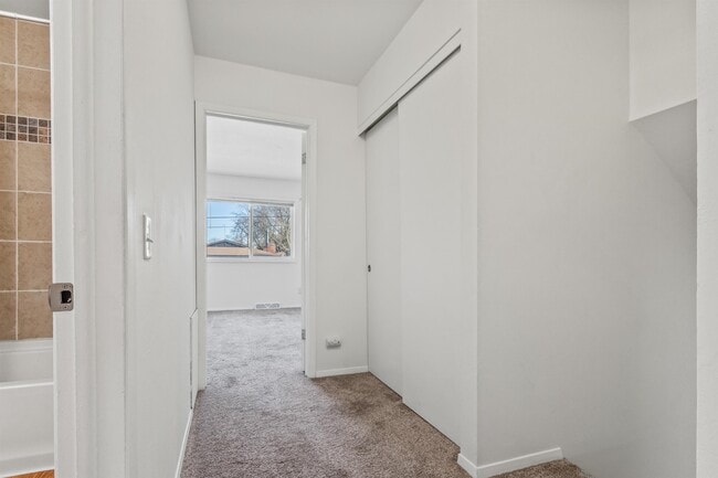 Building Photo - 1302 N Gammon Rd