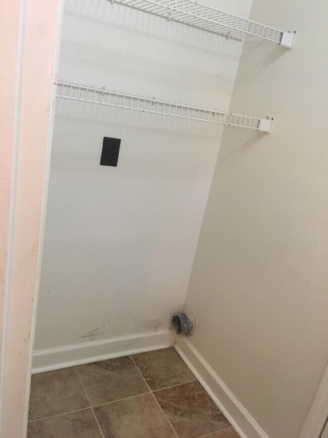 Building Photo - 8457 Battle Forest Dr