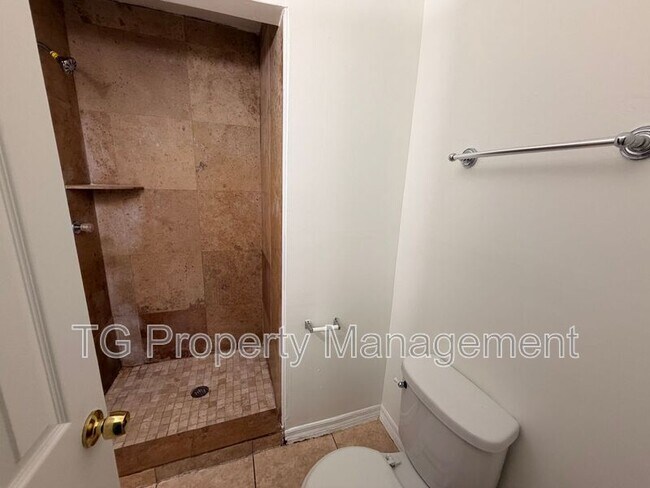 Building Photo - 937 Moravon Ave