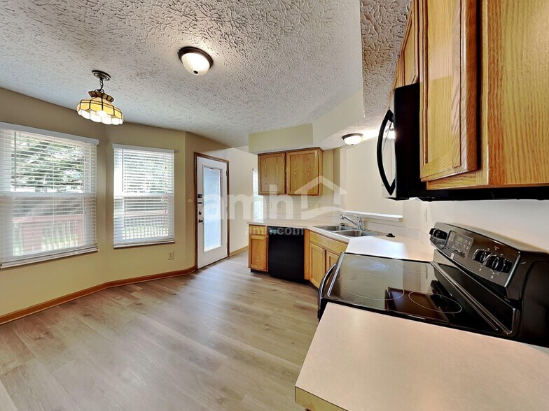 Building Photo - 5896 Oreily Dr