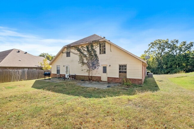 Building Photo - Updated Duplex in a perfect location!