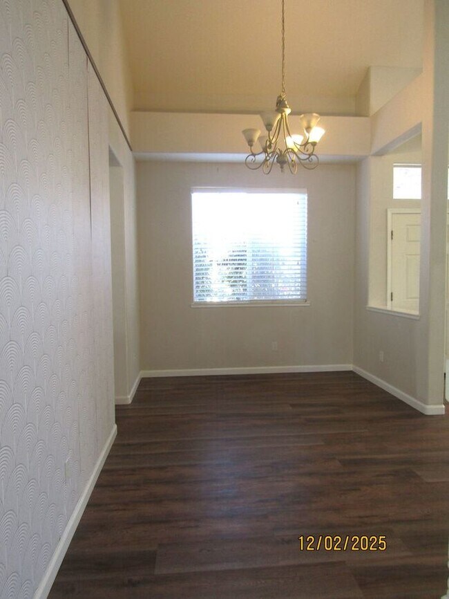 Building Photo - Beautiful 4 Bed 3 Bath Single Family Home in Santa Rosa- $3,250 per month!