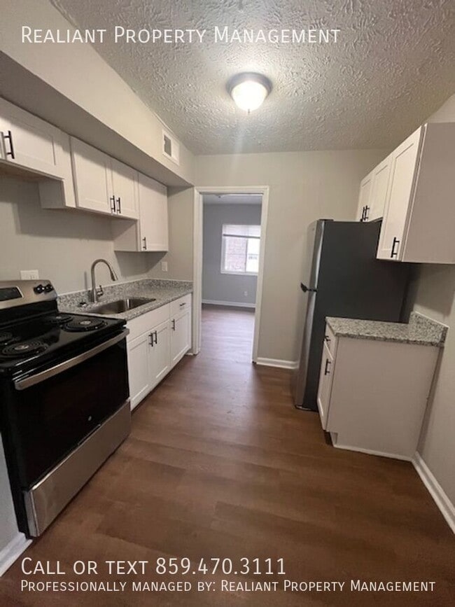 Building Photo - 208 Lakeshore Dr