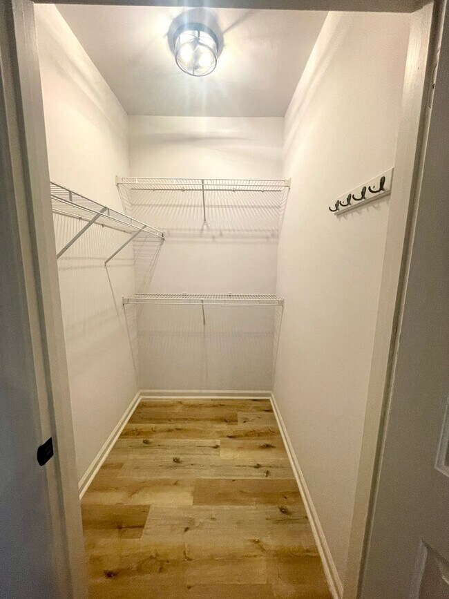 Building Photo - 1 Bedroom, 1 Bath Condo in The Concord West of the Ashley!