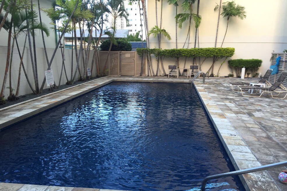 Building Photo - 555 University Ave