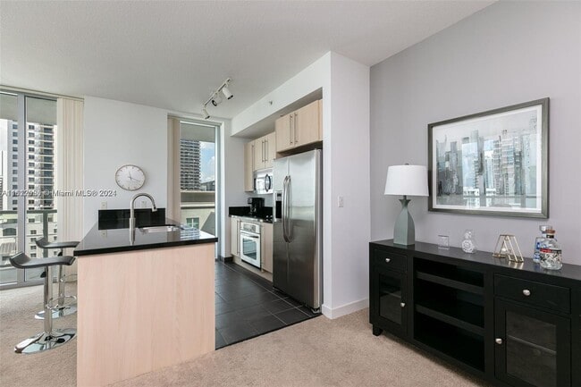 Building Photo - 1111 SW 1st Ave