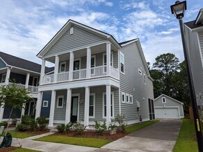 Building Photo - Beautiful 4 Bedroom Home Located on John's...