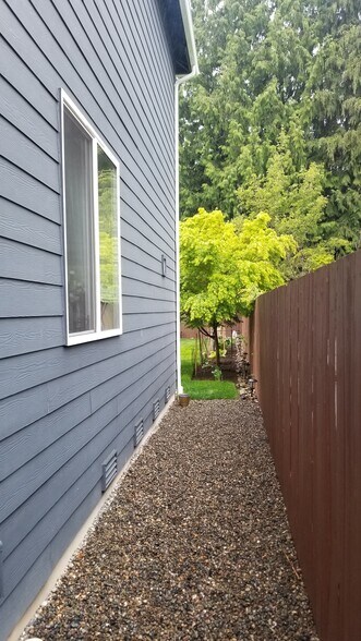 Building Photo - 1033 Chelan Ave NE