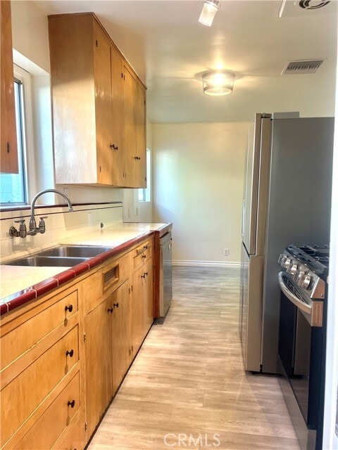 Building Photo - 810 E Tujunga Ave