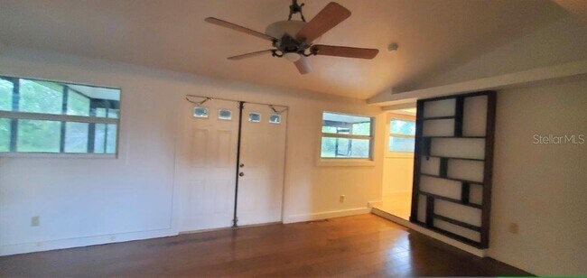 Building Photo - 5620 Sabal Palm Ln