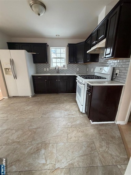 Building Photo - 110 Redwood Ave