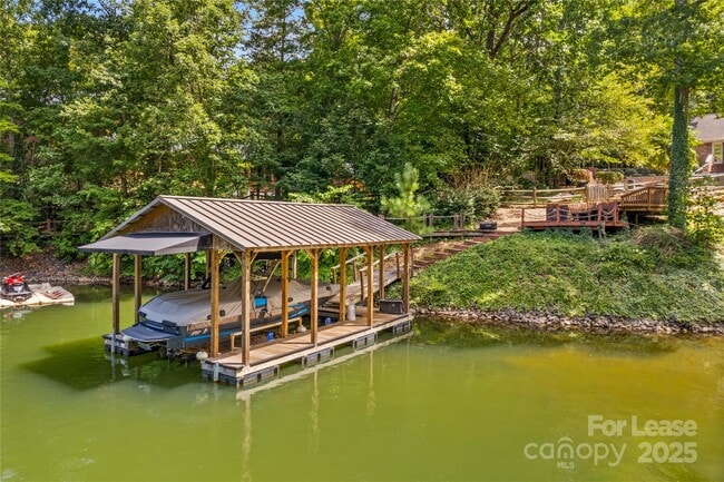 Building Photo - 709 Normandy Rd