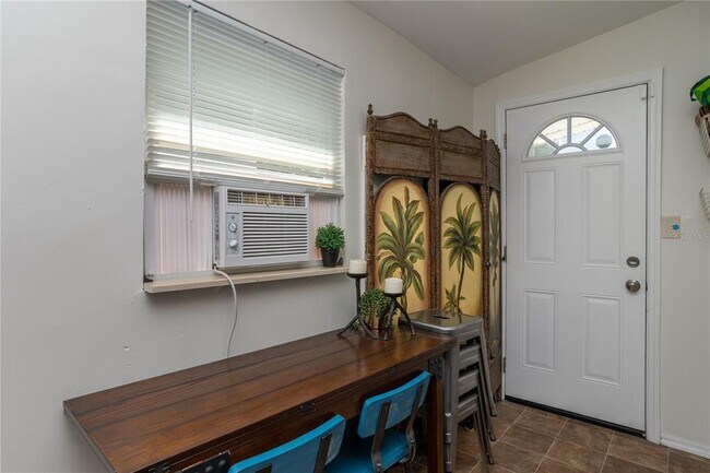 Building Photo - 327 25th St S