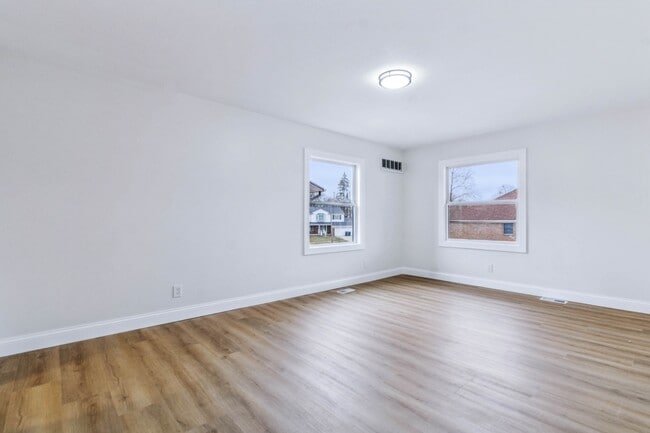 Building Photo - 3233 Wolcott St