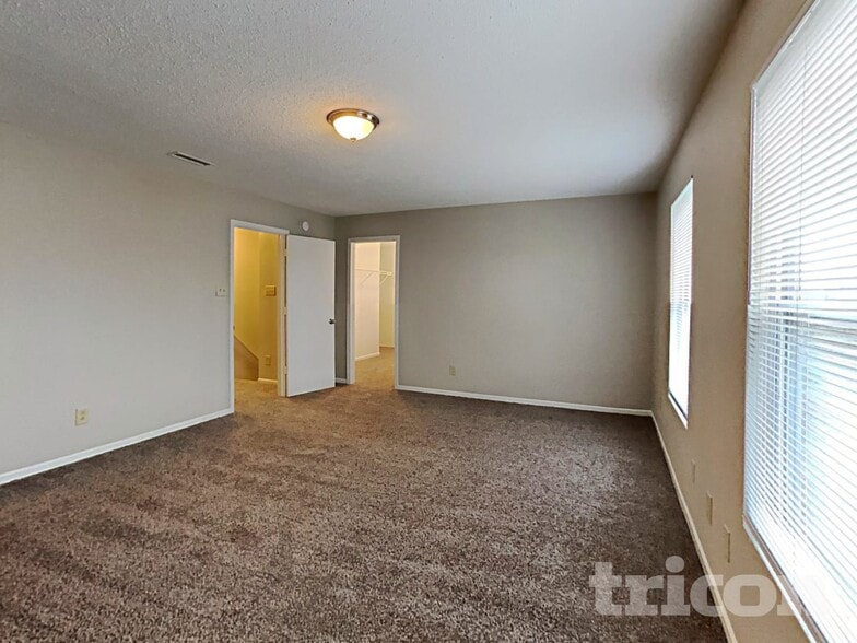 Building Photo - 2875 Ludwig Dr
