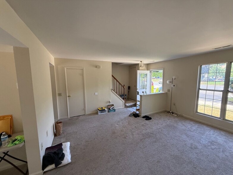 Building Photo - 4674 Grosbeak Pl