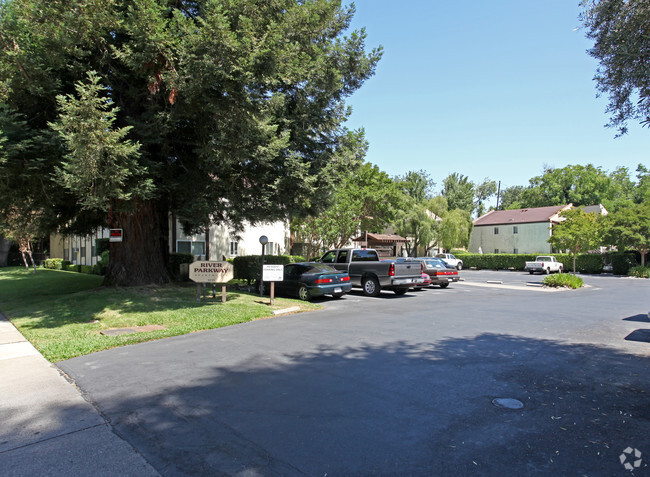 Building Photo - River Parkway Apartments