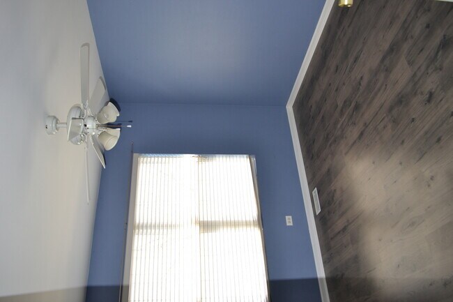 Building Photo - 169 Springbrook Trail S