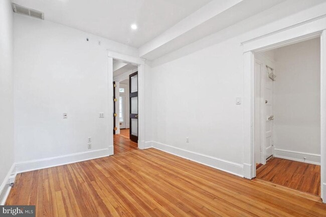 Building Photo - 1411 King St