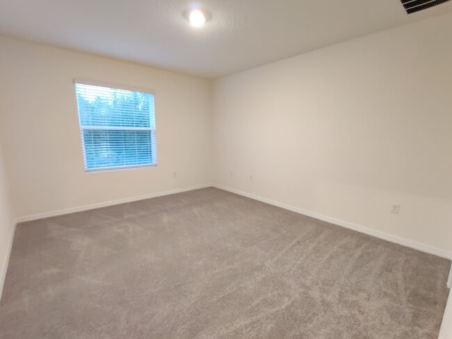 Building Photo - 423 Whispering Oaks Ct