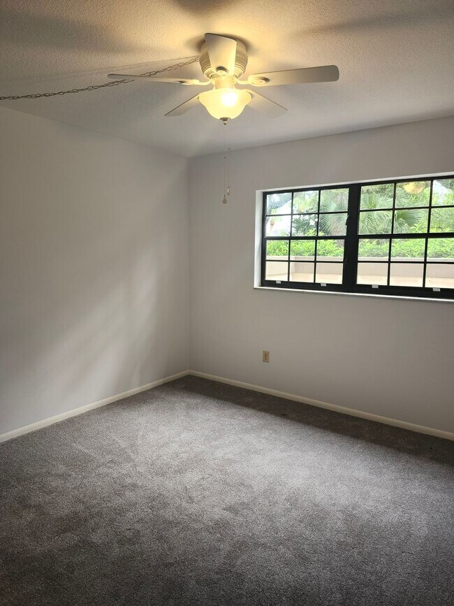 Building Photo - Oak Forrest 55 and older Condominium FOR R...