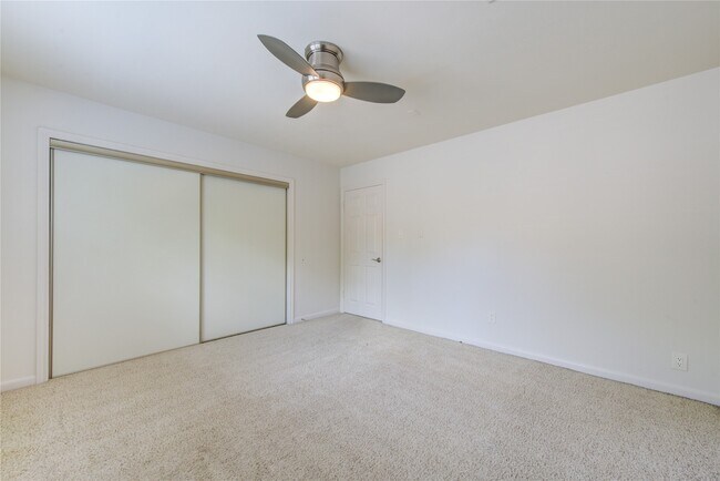 Building Photo - 25 Fairway Oaks Pl
