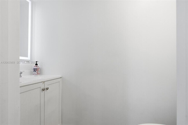Building Photo - 8855 SW 131st Ct