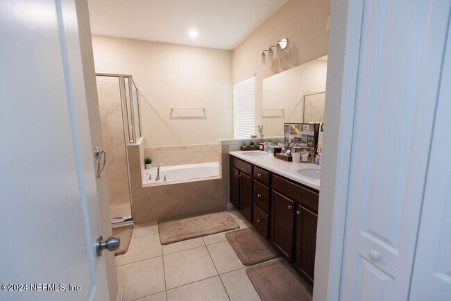 Building Photo - 16150 Blossom Lake Dr