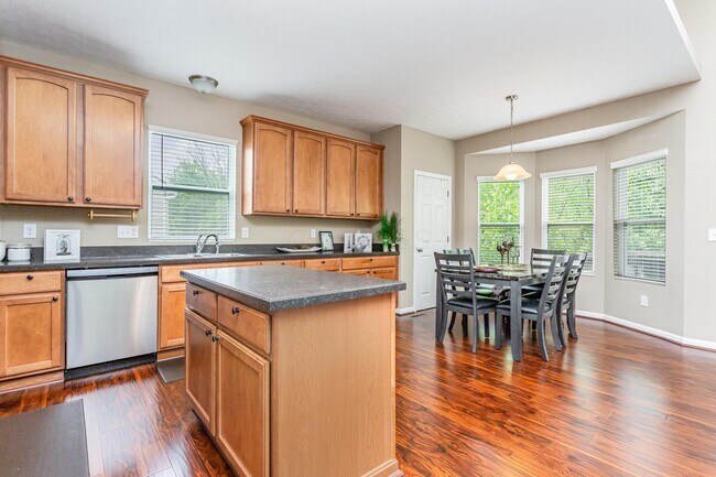 Building Photo - 7862 Waggoner Trace Dr