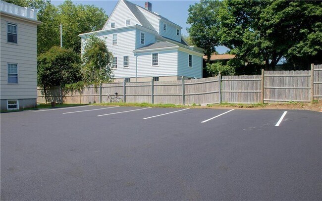 Building Photo - 118 Ruggles Ave