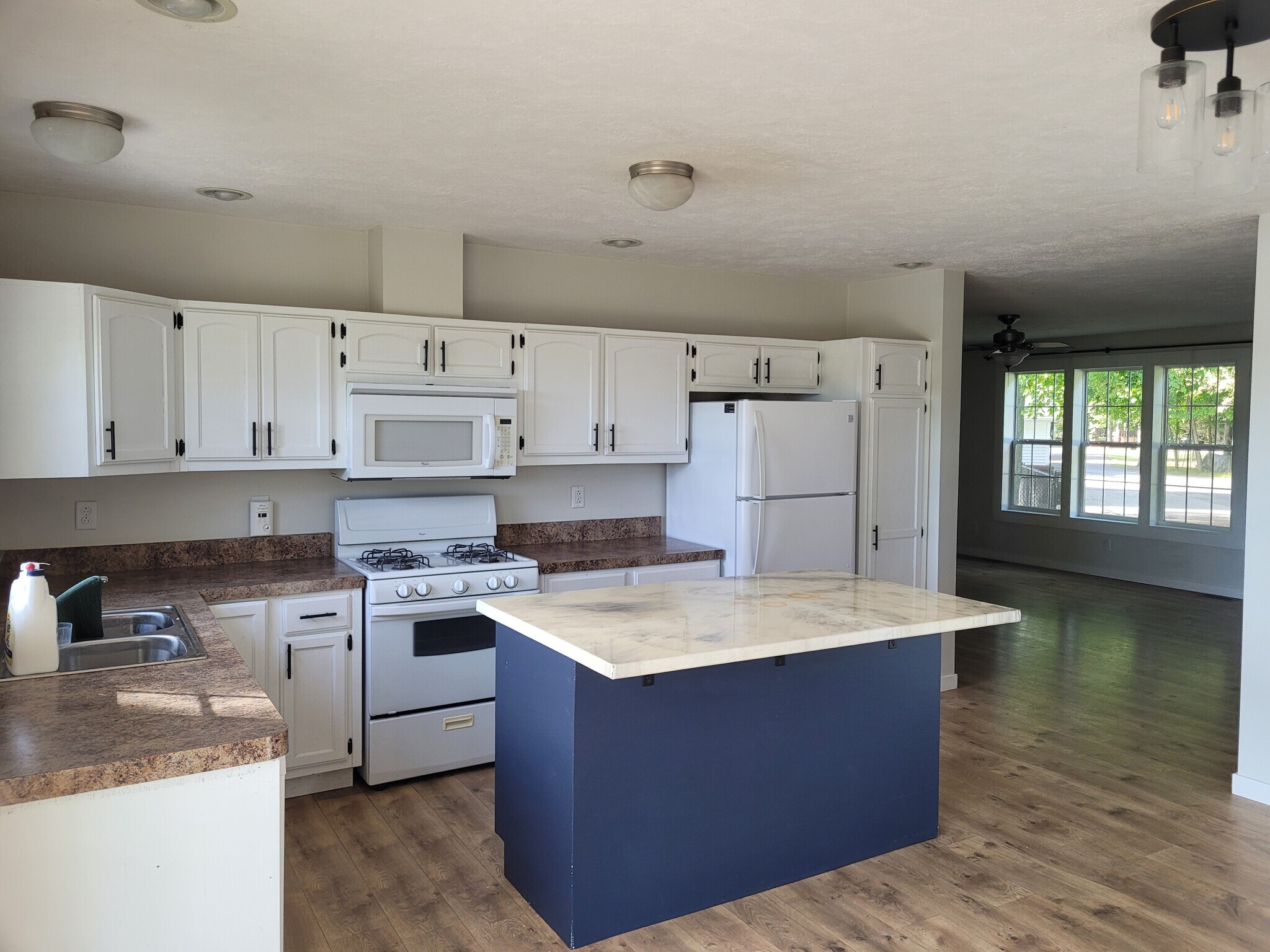 Building Photo - 6088 Pointview Ct