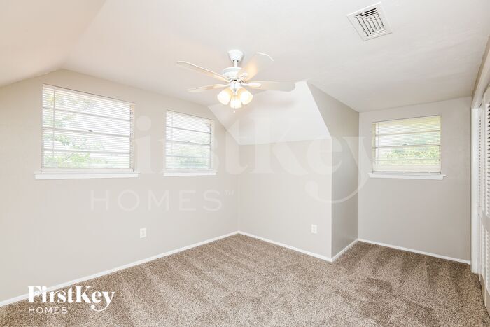 Building Photo - 217 Rancho Dr