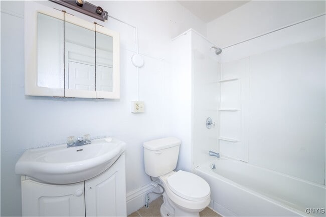 Building Photo - 50 E 4th St