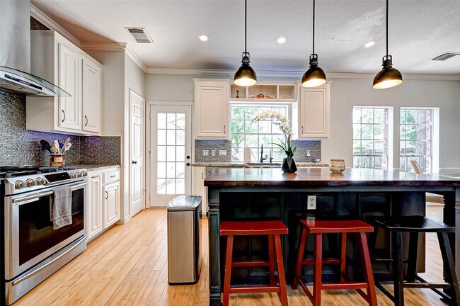 Building Photo - 14 Bradford Cir